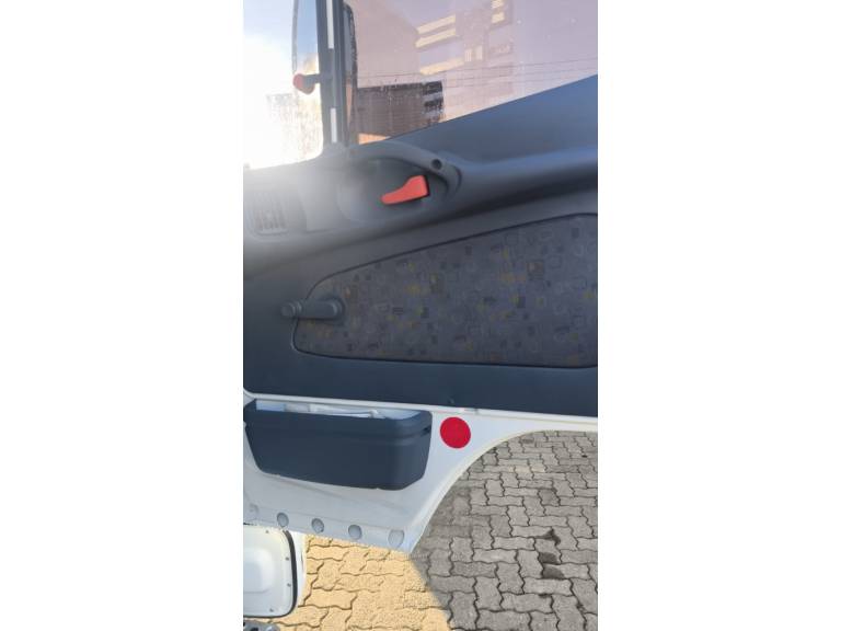 MERCEDES-BENZ - 1215 - 2001/2001 - Branca - Sob Consulta
