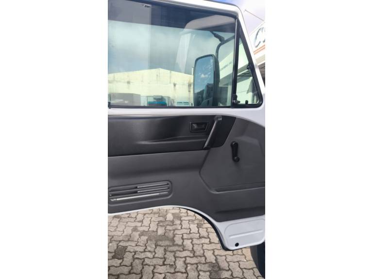 VOLKSWAGEN - 8-160 - 2013/2013 - Branca - Sob Consulta