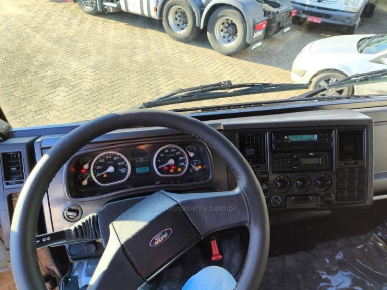 FORD - CARGO 816 - 2013/2013 - Vermelha - Sob Consulta