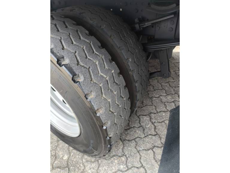 MERCEDES-BENZ - 1718 - 2009/2009 - Branca - Sob Consulta