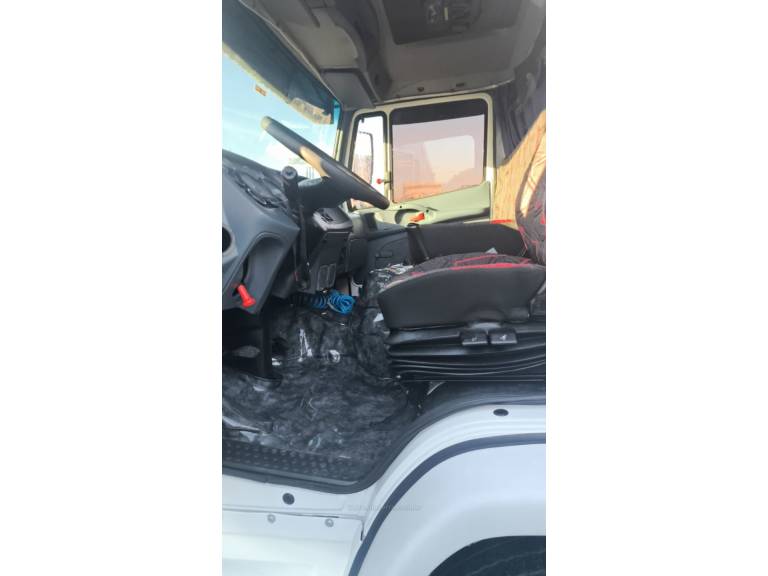 MERCEDES-BENZ - 1215 - 2001/2001 - Branca - Sob Consulta
