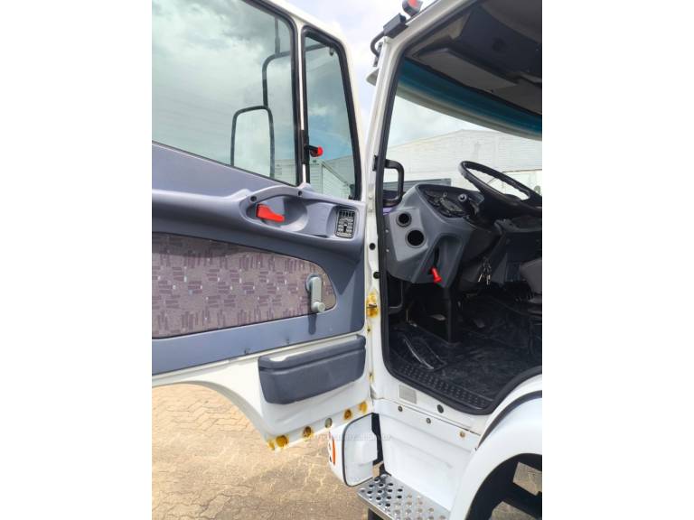 MERCEDES-BENZ - 1718 - 2009/2009 - Branca - Sob Consulta