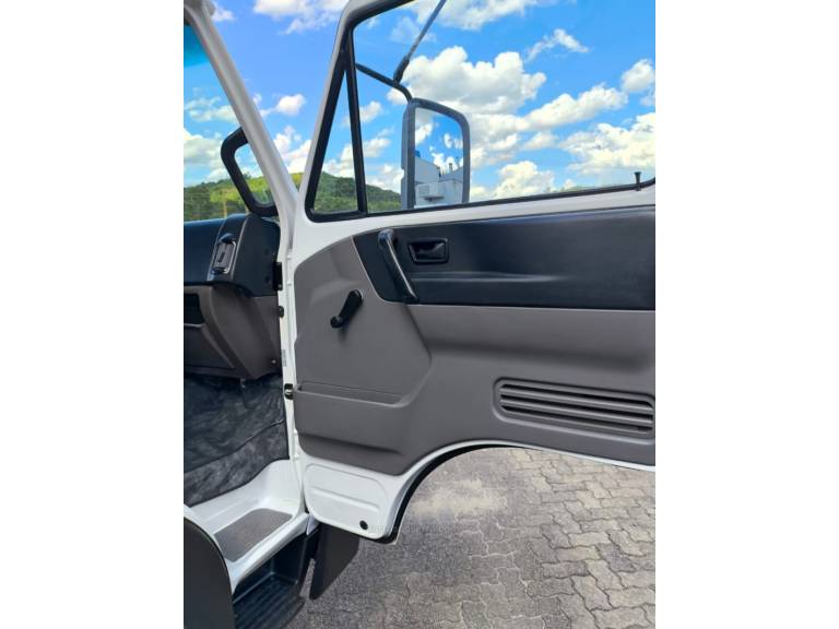 VOLKSWAGEN - 8-160 - 2013/2013 - Branca - Sob Consulta