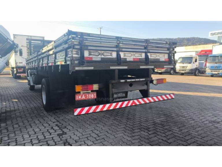 MERCEDES-BENZ - 1215 - 2001/2001 - Branca - Sob Consulta